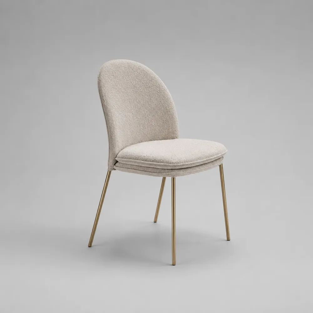 Chaise de salle à manger rembourrée en tissu bouclé beige avec dossier arrondi et pieds en métal doré, 49 × 57 × 85 cm