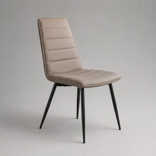 Chaise de salle à manger rembourrée en similicuir taupe avec pieds en acier noir, 45 × 54 × 87 cm
