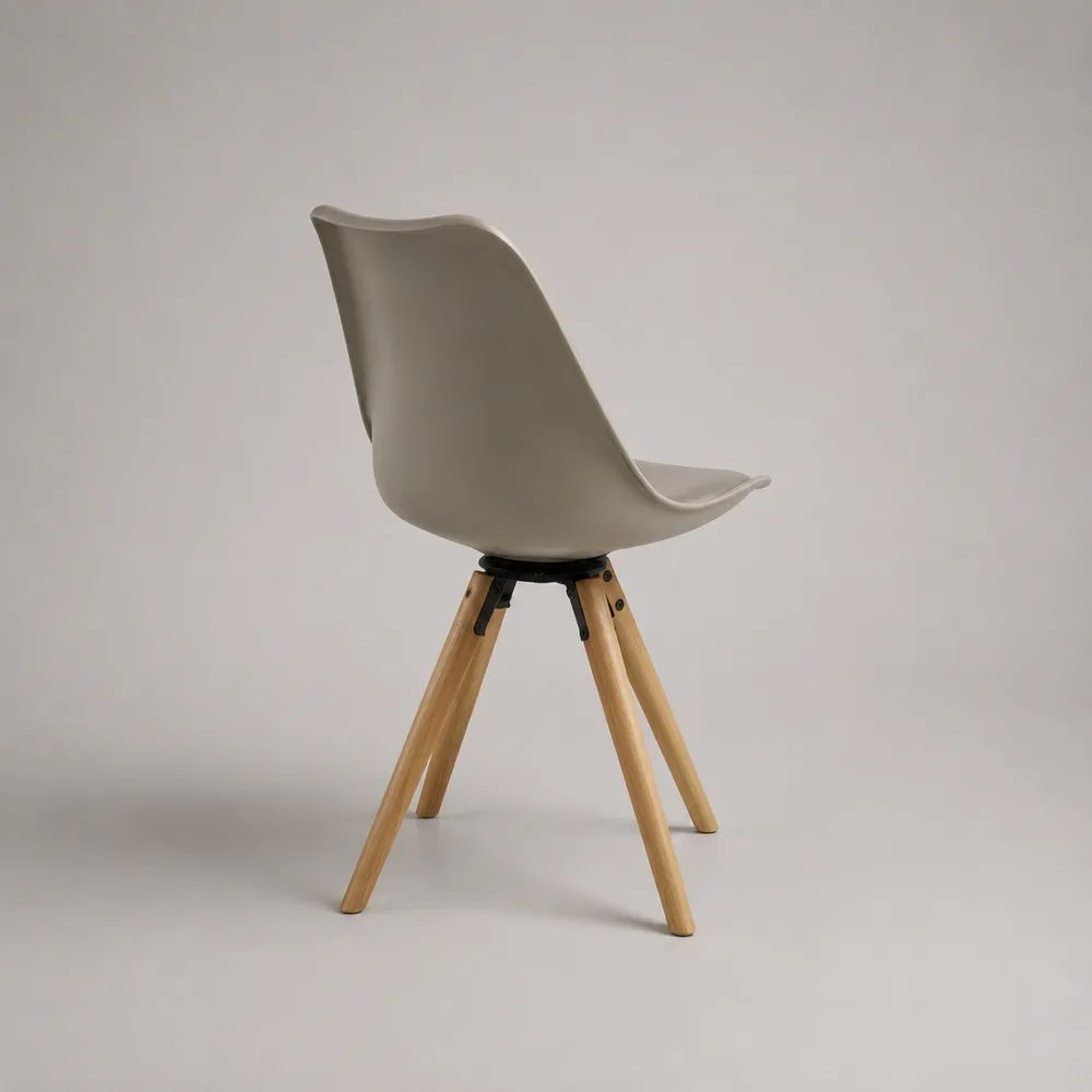 Chaise de salle à manger à coque incurvée en polypropylène gris taupe avec pieds en hêtre massif, 46 × 53 × 83 cm