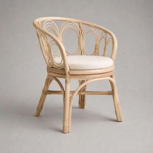 Chaise de salle à manger en rotin naturel avec accoudoirs et coussin écru, 58 × 58 × 78 cm