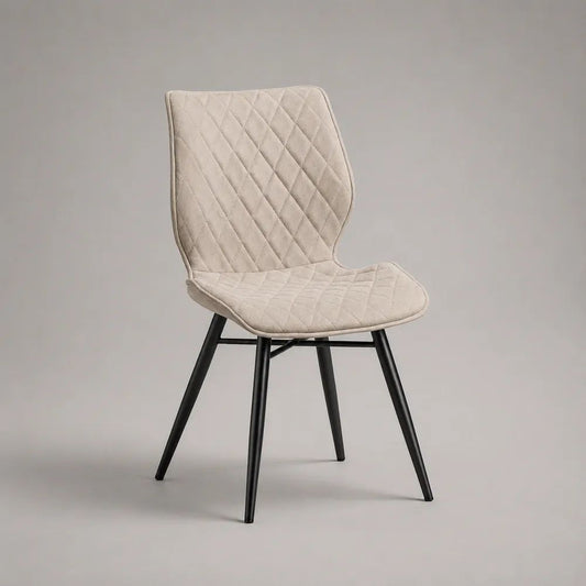 Chaise rembourrée en tissu beige, dossier incurvé et pieds en métal noir, 50 × 57 × 86 cm